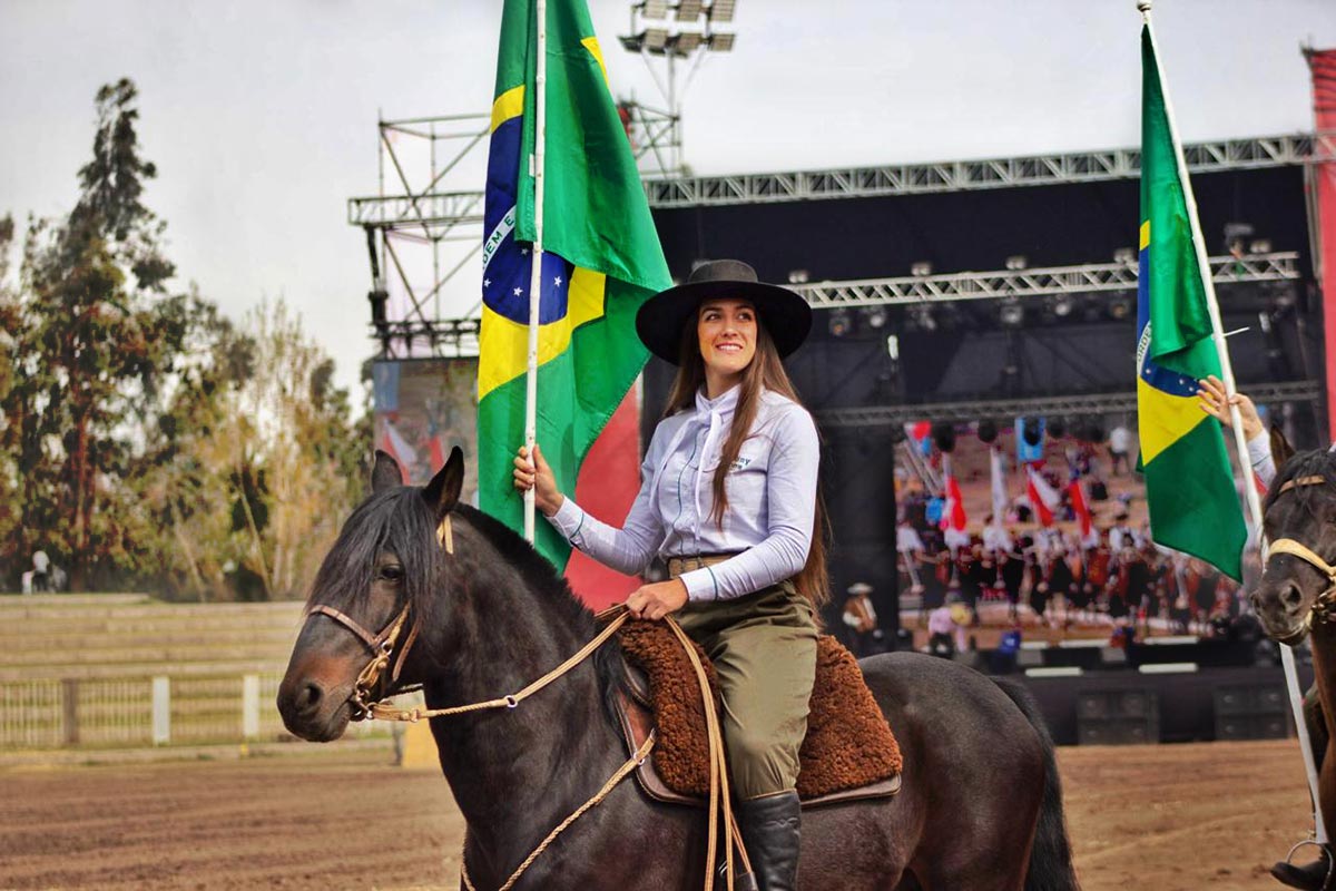 La danza de la doma: la historia de Karoliny Lopes, la amazona brasileña